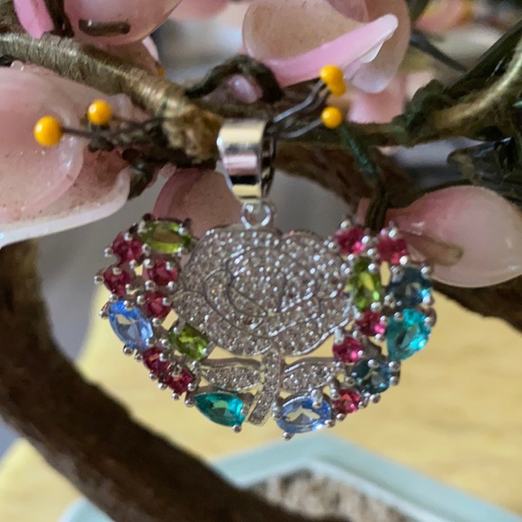 Vintage 925 white sapphire flower pendent